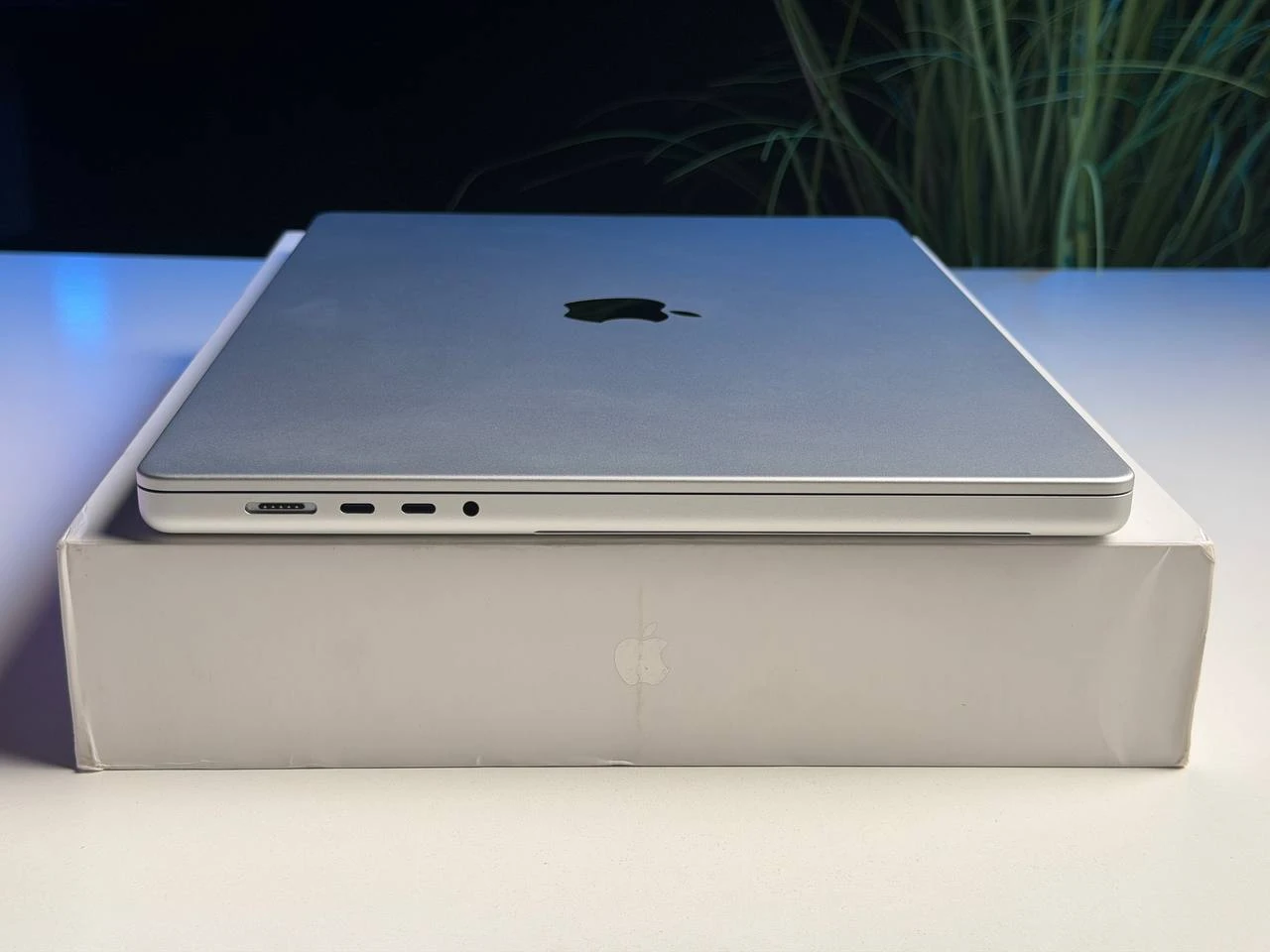 ВЖИВАНИЙ Б/У Apple MacBook Pro 16" M4 Pro/14CPU/20GPU/48GB/512GB Silver 2024 (MX2U3) - Стан: ідеальний | Акумулятор: 100% | Комплектація: повний | Гарантія: 3 міс.