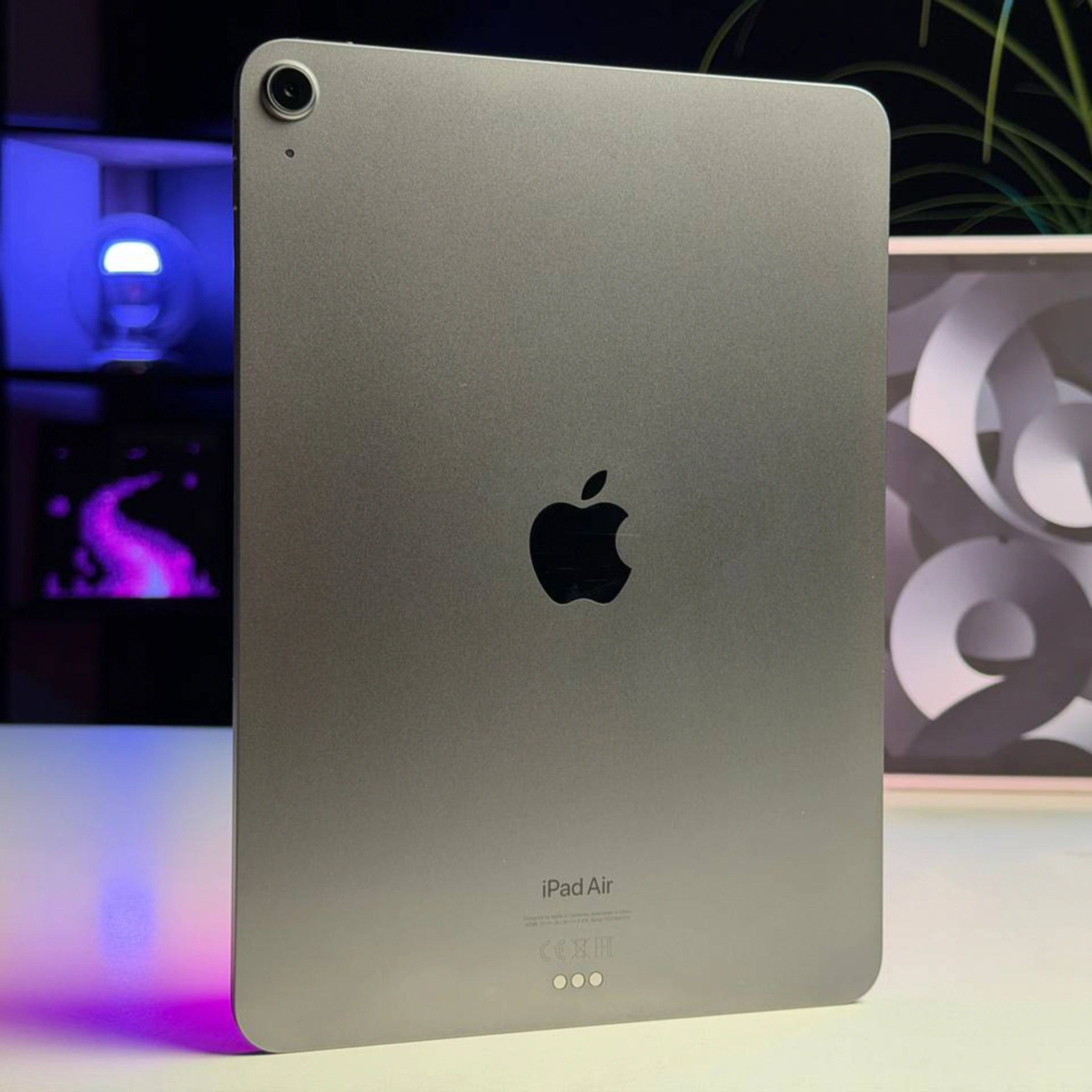 ВЖИВАНИЙ Б/У iPad Air 5 10.9'' Wi-Fi 64GB Space Gray (MM9C3) - Стан: гарний | Акумулятор: 80% | Комплектація: повний + чохол | Гарантія: 3 міс.