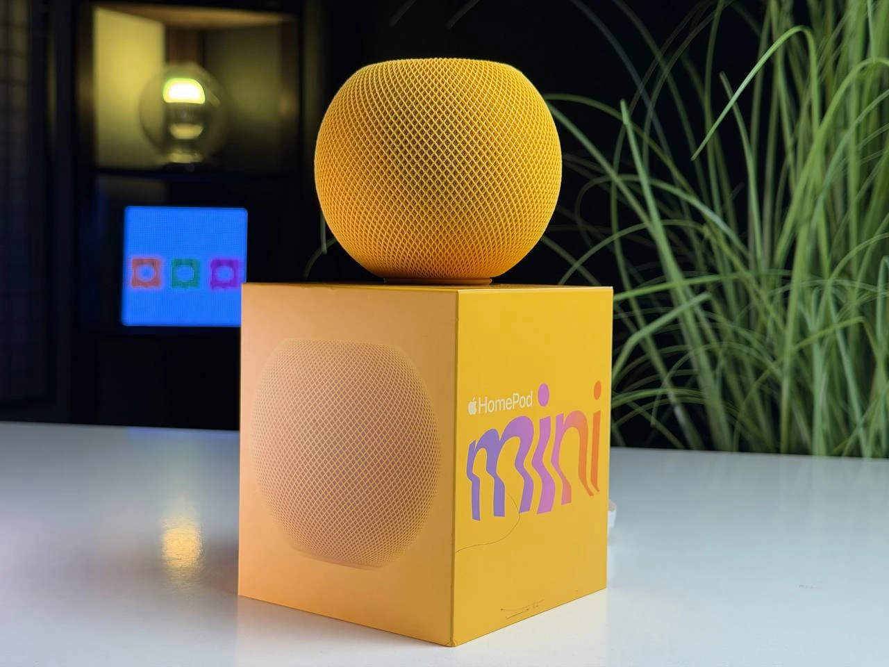 ВИТРИННАЯ Колонка Apple HomePod mini Yellow (MJ2E3) US вилка - Состояние: идеальный | Комплектация: полный | Гарантия: 3 мес.