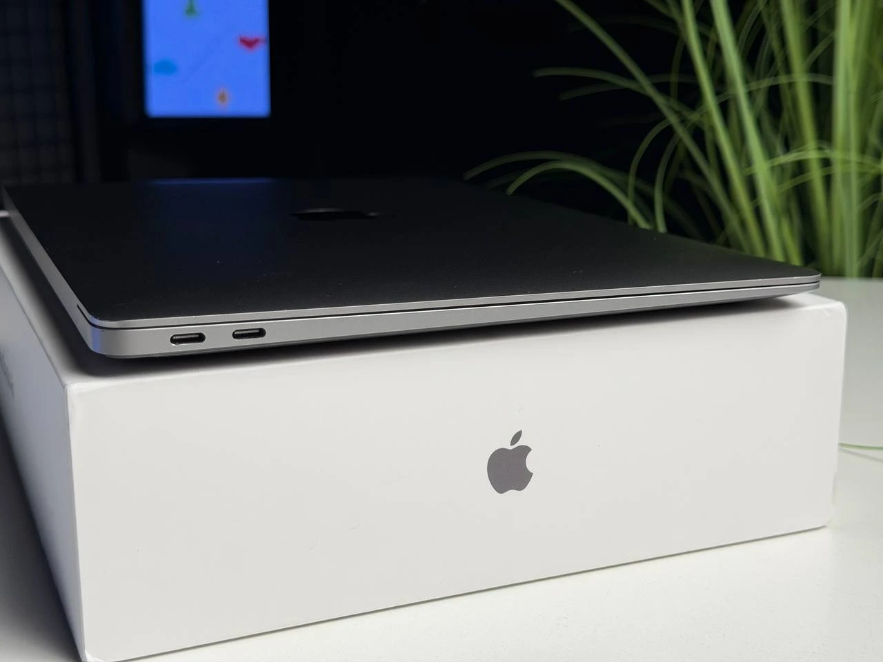 ВЖИВАНИЙ Б/У MacBook Air 13" M1/8CPU/7GPU/8GB/256GB Space Gray 2020 (MGN63) - Стан: гарний | Акумулятор: 86% | Комплектація: повний | Гарантія: 3 міс.