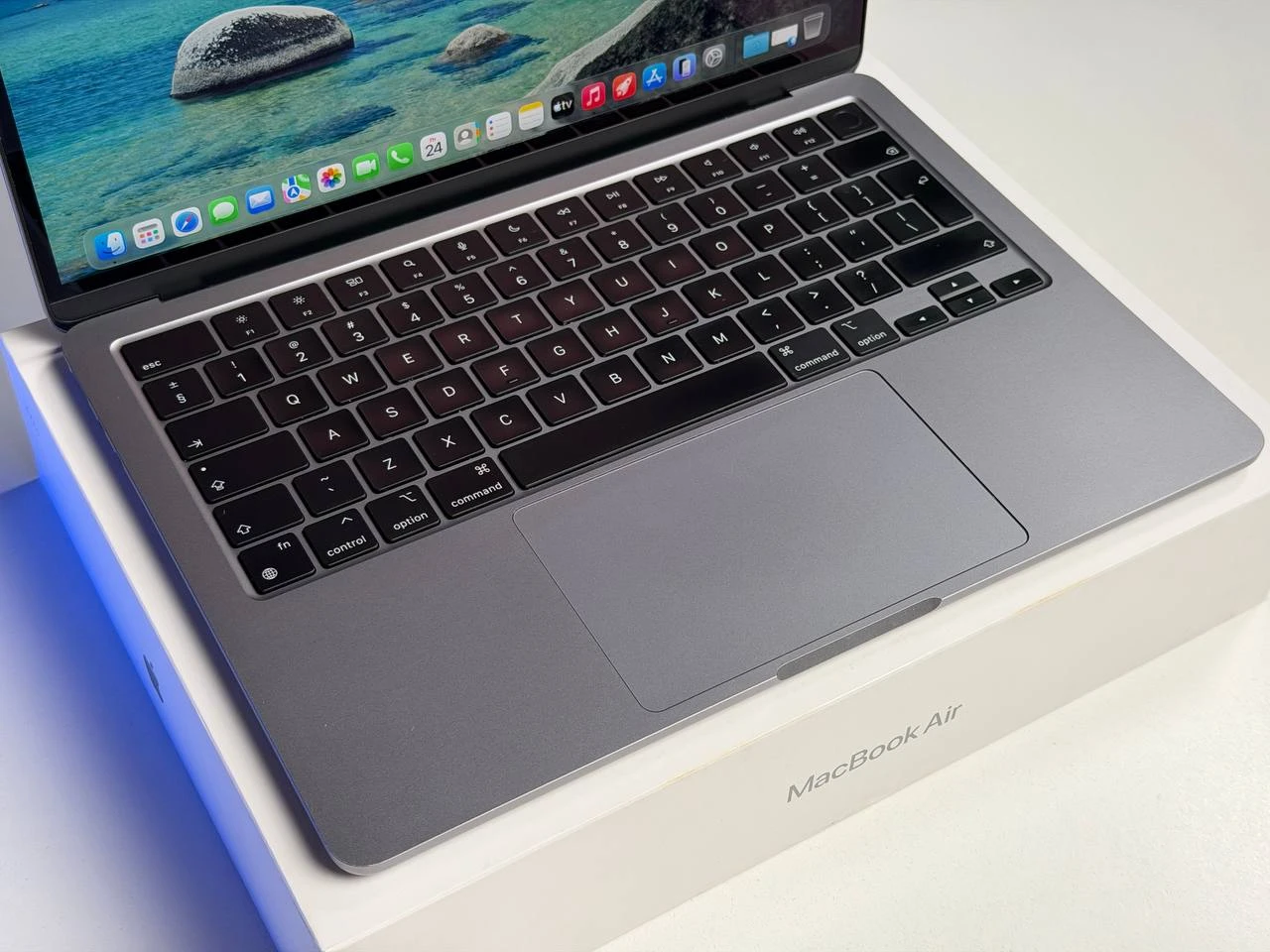 ВЖИВАНИЙ Б/У MacBook Air 13" M3/8CPU/10GPU/16GB/256GB Space Gray 2024 (Z1B60016J) - Стан: гарний | Акумулятор: 88% | Комплектація: повний | Гарантія: 3 міс.