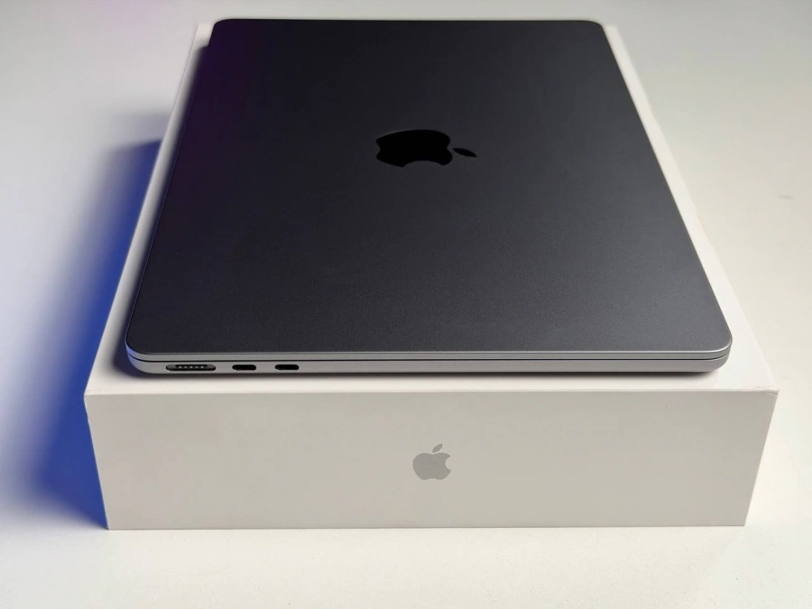 ВЖИВАНИЙ Б/У MacBook Air 13" M3/8CPU/10GPU/16GB/256GB Space Gray 2024 (Z1B60016J) - Стан: гарний | Акумулятор: 88% | Комплектація: повний | Гарантія: 3 міс.