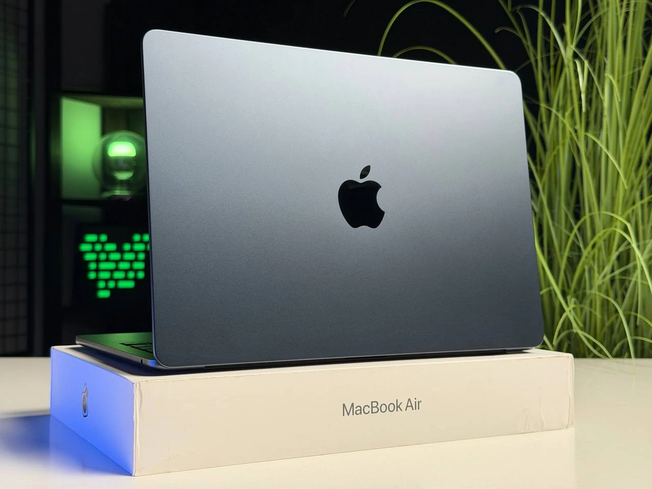 ВЖИВАНИЙ Б/У MacBook Air 13.6" M2/8CPU/8GPU/16GB/256GB Midnight 2022 (MC7X4, Z160000AU) - Стан: гарний | Акумулятор: 100% | Комплектація: повний| Гарантія: 3 міс.