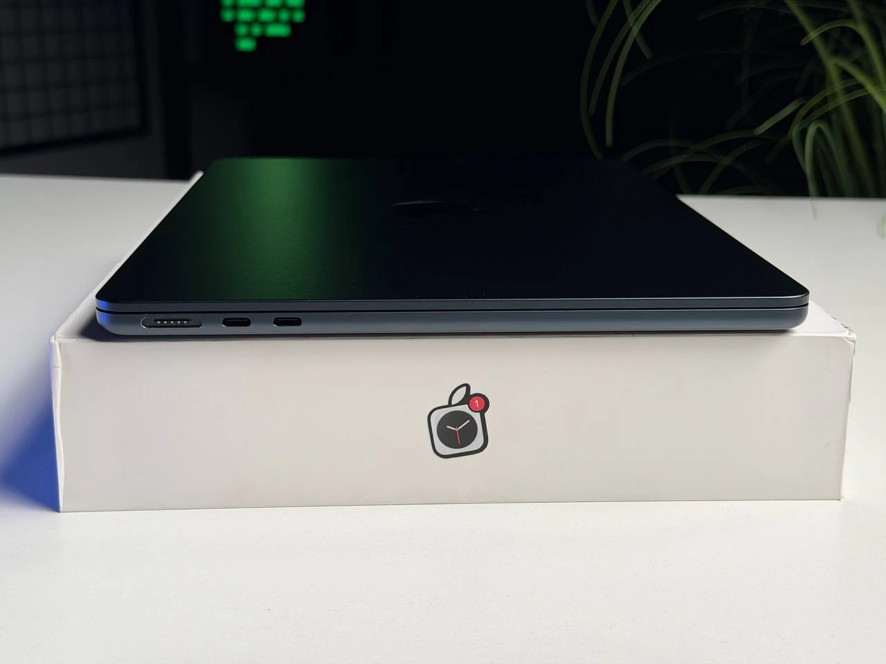 ВЖИВАНИЙ Б/У MacBook Air 13.6" M2/8CPU/8GPU/16GB/256GB Midnight 2022 (MC7X4, Z160000AU) - Стан: гарний | Акумулятор: 100% | Комплектація: повний| Гарантія: 3 міс.