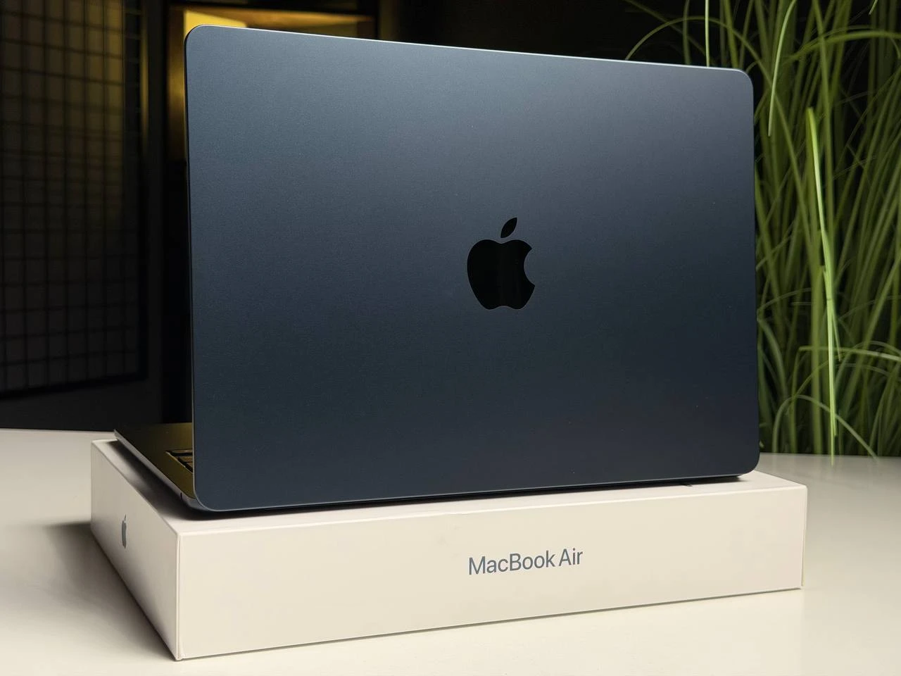ВЖИВАНИЙ Б/У MacBook Air 13.6" M2/8CPU/8GPU/8GB/256GB Midnight 2022 (MLY33) - Стан: задовільний | Акумулятор: 86% | Комплектація: повний | Гарантія: 3 міс.