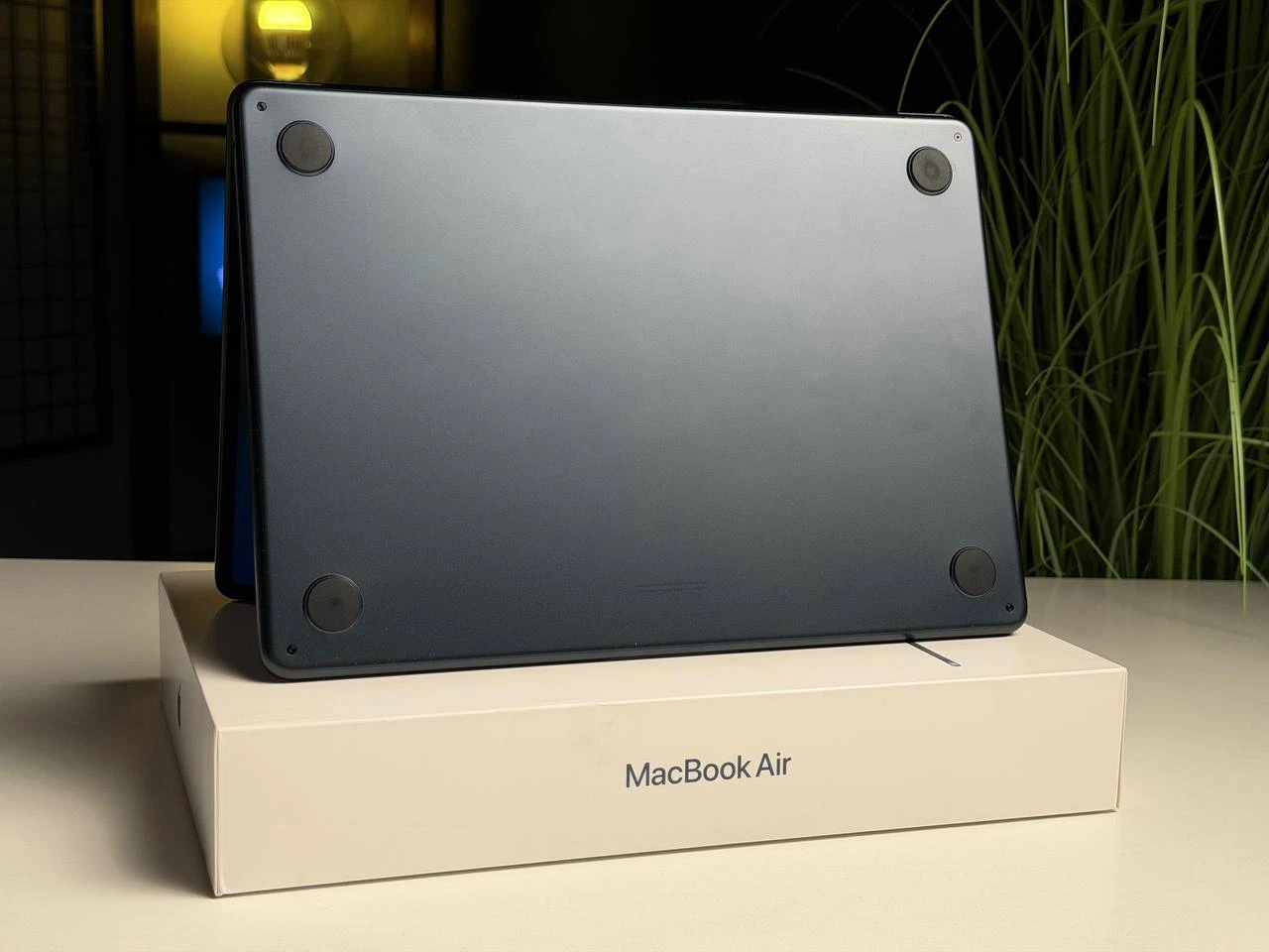 ВЖИВАНИЙ Б/У MacBook Air 13.6" M2/8CPU/8GPU/8GB/256GB Midnight 2022 (MLY33) - Стан: задовільний | Акумулятор: 86% | Комплектація: повний | Гарантія: 3 міс.