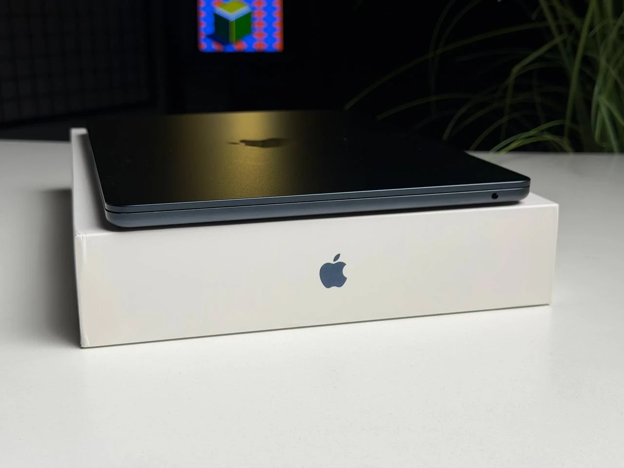ВЖИВАНИЙ Б/У MacBook Air 13.6" M2/8CPU/8GPU/8GB/256GB Midnight 2022 (MLY33) - Стан: задовільний | Акумулятор: 86% | Комплектація: повний | Гарантія: 3 міс.