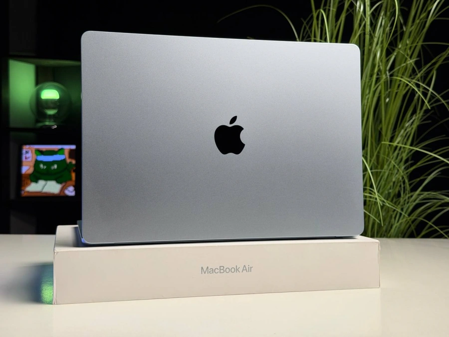 ВЖИВАНИЙ Б/У MacBook Air 15" 2025 M4/10CPU/10GPU/24GB/1TB Sky Blue (Z1HD000G0) - Состояние: хороший | Аккумулятор: 100% | Комплектация: полный | Гарантия: 3 мес.