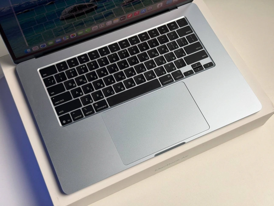 ВЖИВАНИЙ Б/У MacBook Air 15" 2025 M4/10CPU/10GPU/24GB/1TB Sky Blue (Z1HD000G0) - Состояние: хороший | Аккумулятор: 100% | Комплектация: полный | Гарантия: 3 мес.
