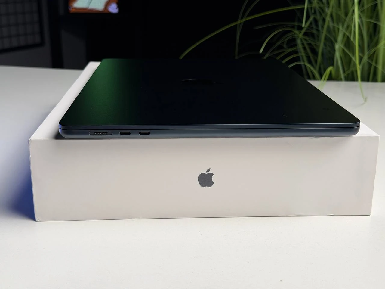 ВЖИВАНИЙ Б/У MacBook Air 15" M3/8CPU/10GPU/16GB/512GB Midnight 2024 (MXD43) - Стан: гарний | Акумулятор: 100% | Комплектація: повний | Гарантія: 3 міс.