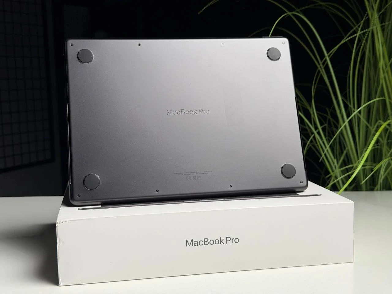 ВЖИВАНИЙ Б/У MacBook Pro 14" M3 Pro/11CPU/14GPU/18GB/512GB Space Black 2023 (MRX33) - Стан: гарний | Акумулятор: 92% | Комплектація: повний | Гарантія: 3 міс.