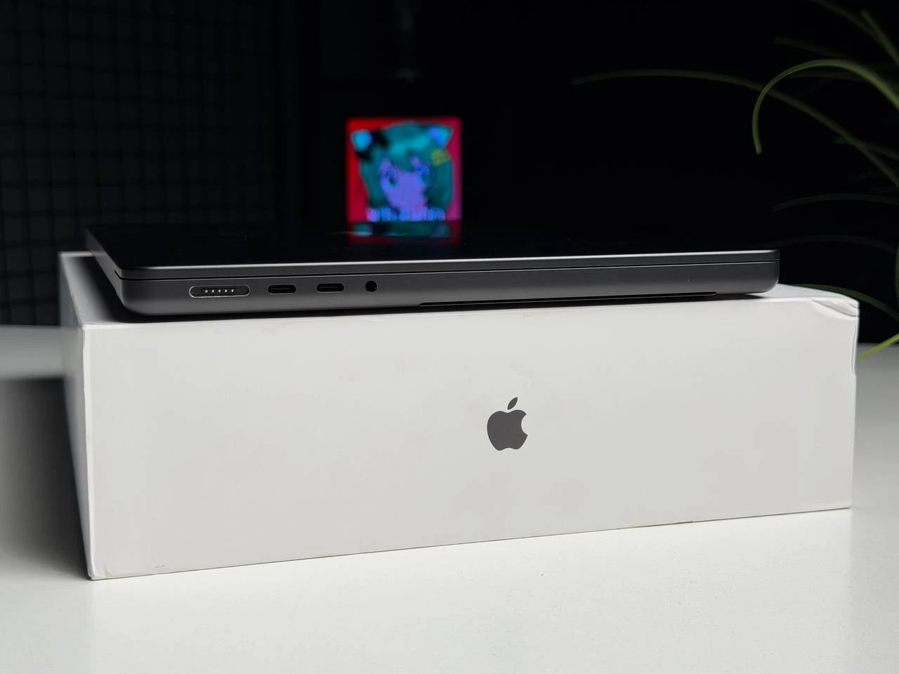 ВЖИВАНИЙ Б/У MacBook Pro 14" M3 Pro/11CPU/14GPU/18GB/512GB Space Black 2023 (MRX33) - Стан: гарний | Акумулятор: 92% | Комплектація: повний | Гарантія: 3 міс.