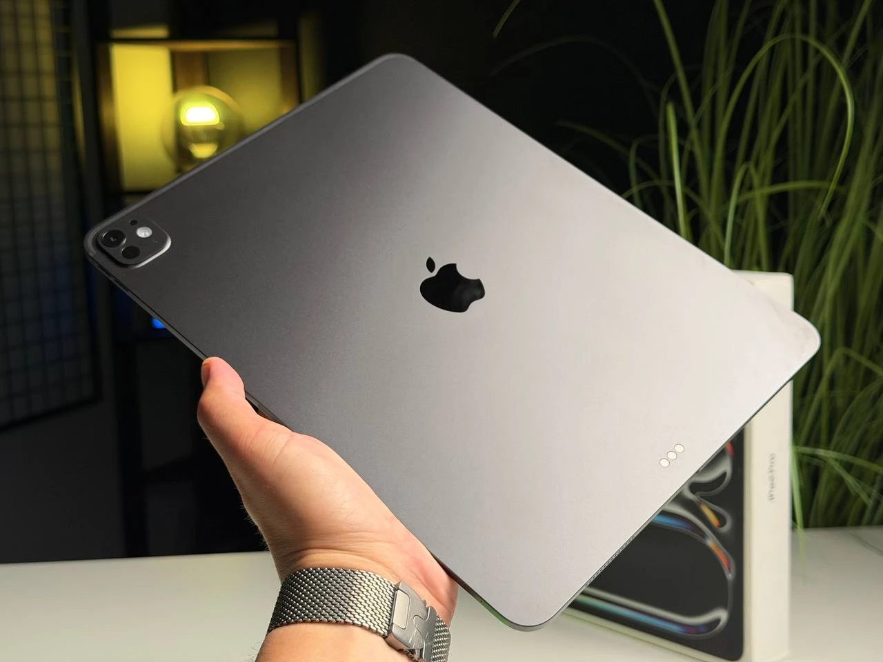 ВІТРИННИЙ Планшет Apple iPad Pro 13" M5 2025 Wi-Fi 256GB with Standard glass - Space Black (MDYJ4) - Стан: ідеальний | Акумулятор: 100% | Комплектація: iPad, кабель | Гарантія: 3 міс.