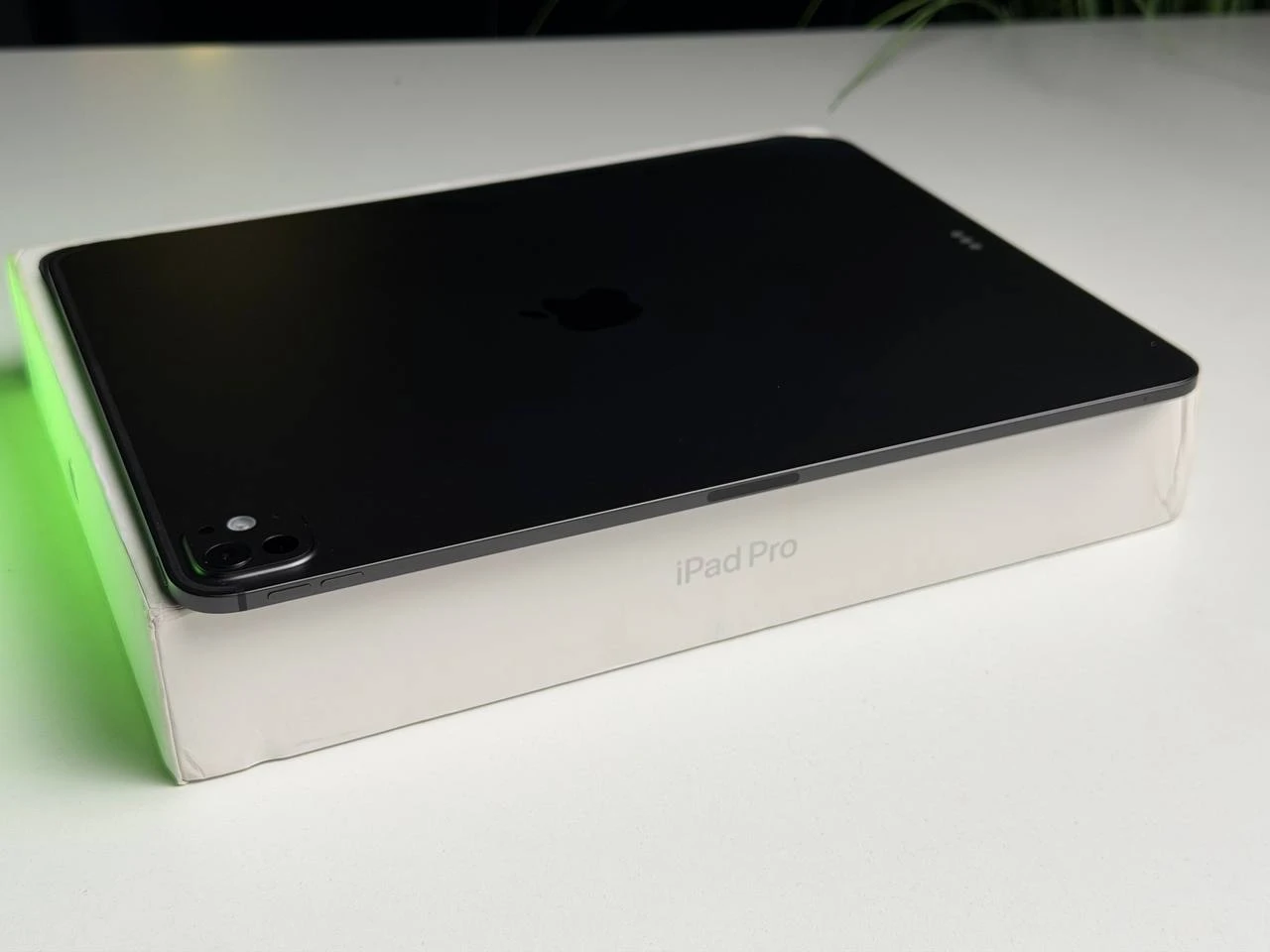 ВІТРИННИЙ Планшет Apple iPad Pro 13" M5 2025 Wi-Fi 256GB with Standard glass - Space Black (MDYJ4) - Стан: ідеальний | Акумулятор: 100% | Комплектація: iPad, кабель | Гарантія: 3 міс.