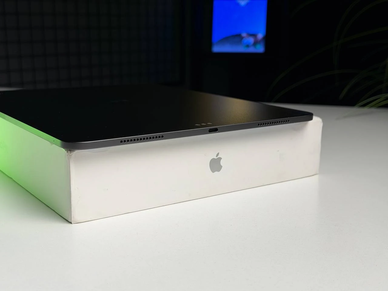 ВІТРИННИЙ Планшет Apple iPad Pro 13" M5 2025 Wi-Fi 256GB with Standard glass - Space Black (MDYJ4) - Стан: ідеальний | Акумулятор: 100% | Комплектація: iPad, кабель | Гарантія: 3 міс.