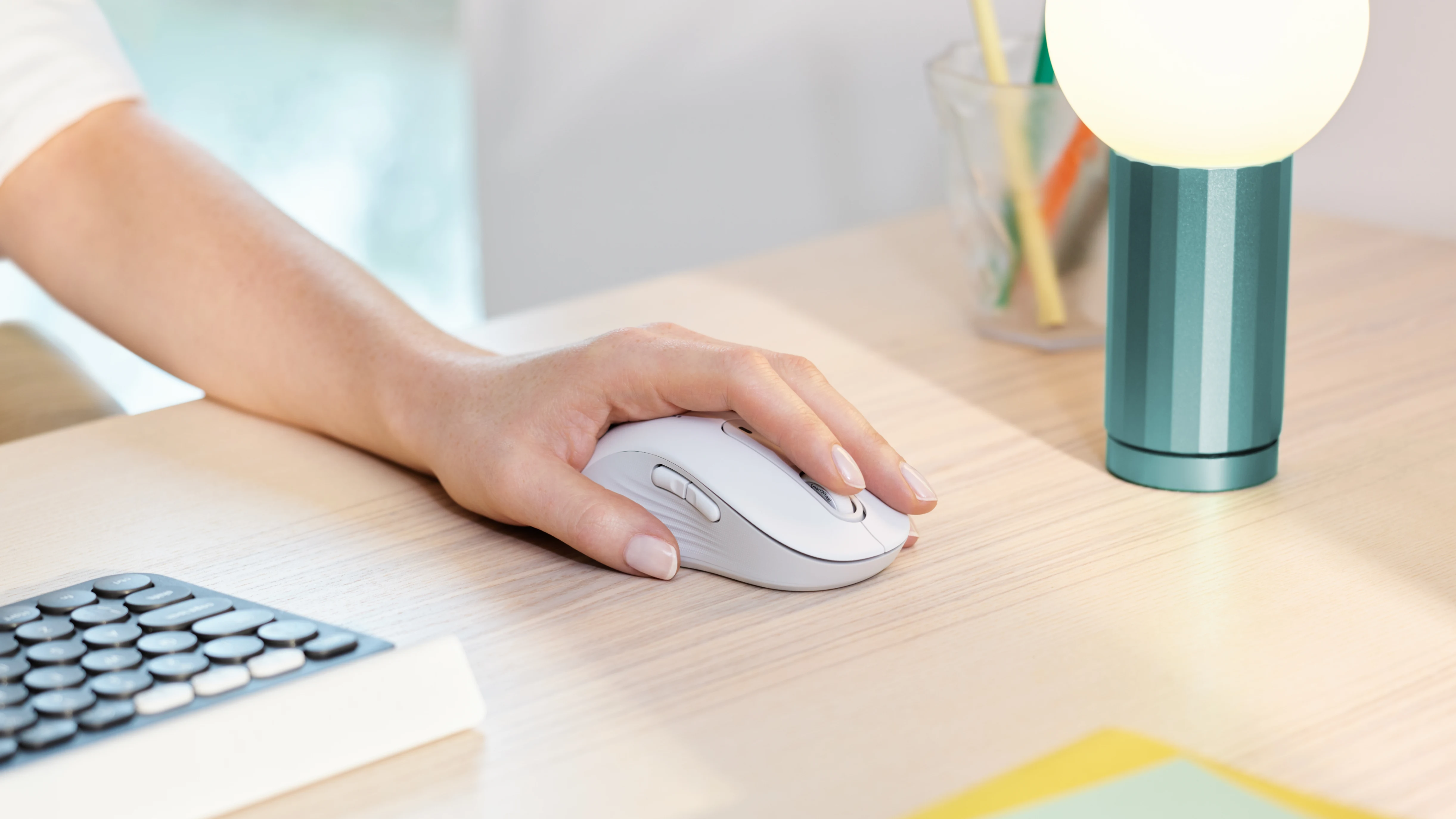 Миша Logitech Signature M650 L LEFT Wireless Mouse - Off-White (910-006240)
