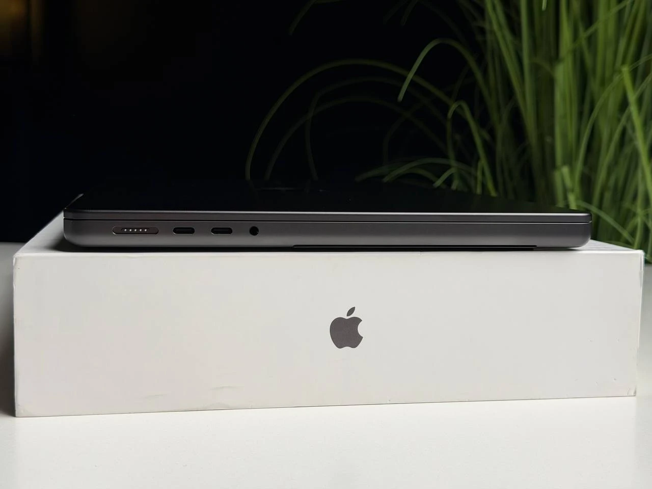 OPEN BOX Apple MacBook Pro 14" M4/10CPU/10GPU/16GB/1TB Space Black 2024 (MW2V3) - Стан: ідеальний | Акумулятор: 100% | Комплектація: повний | Гарантія: 3 міс.