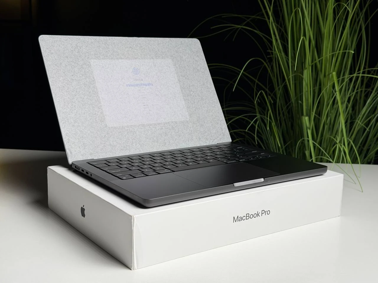 OPEN BOX Apple MacBook Pro 14" M4/10CPU/10GPU/16GB/1TB Space Black 2024 (MW2V3) - Стан: ідеальний | Акумулятор: 100% | Комплектація: повний | Гарантія: 3 міс.