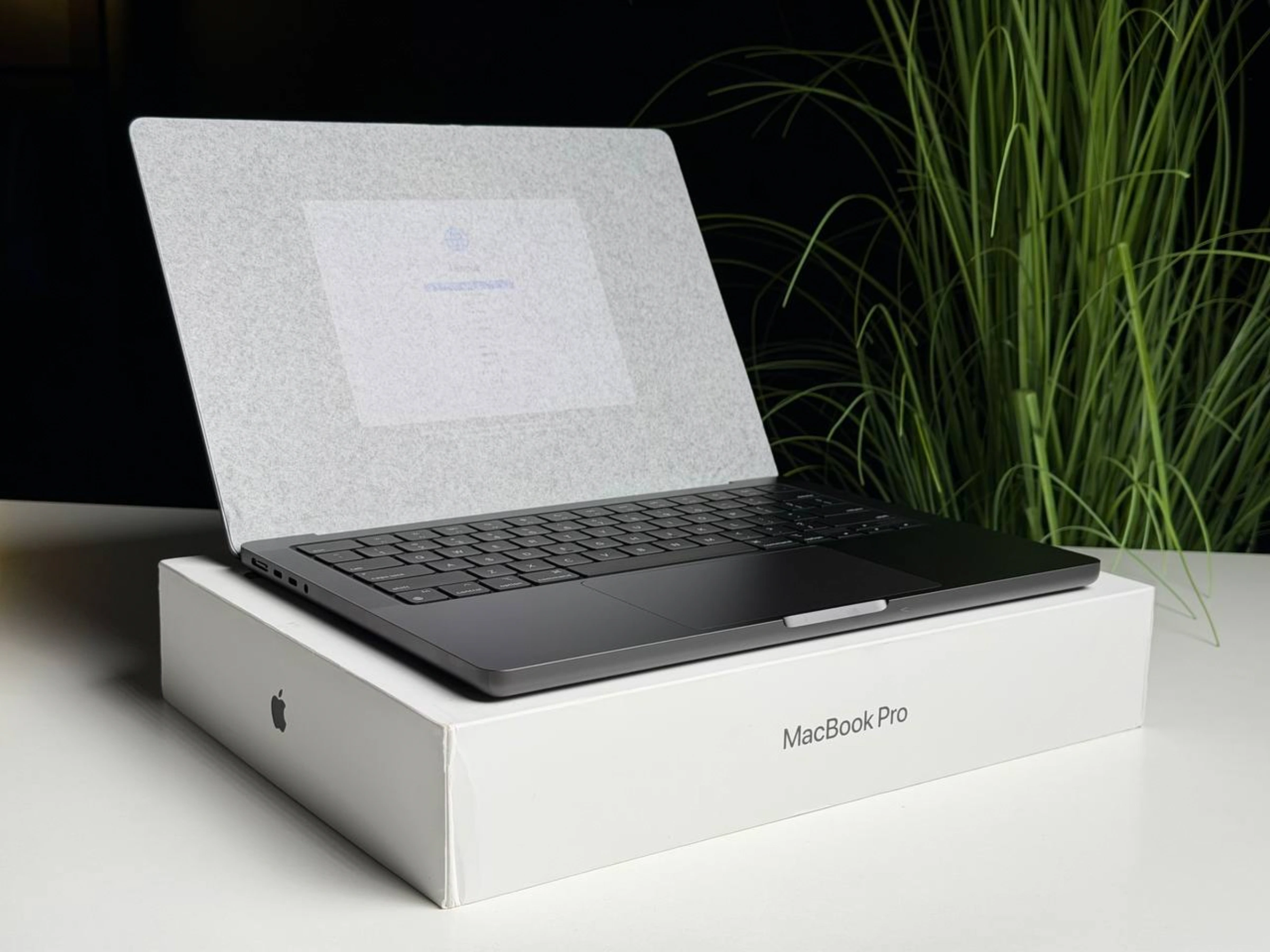 OPEN BOX Apple MacBook Pro 14" M4/10CPU/10GPU/16GB/1TB Space Black 2024 (MW2V3) - Стан: ідеальний | Акумулятор: 100% | Комплектація: повний | Гарантія: 3 міс.