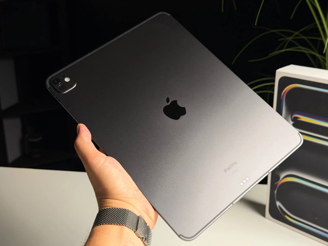 OPEN BOX Планшет Apple iPad Pro 13" M4 2024 Wi-Fi + Cellular 512GB with Standard glass - Space Black (MVXU3) - Стан: ідеальний | Акумулятор: 100% | Комплектація: повний | Гарантія: 3 міс.