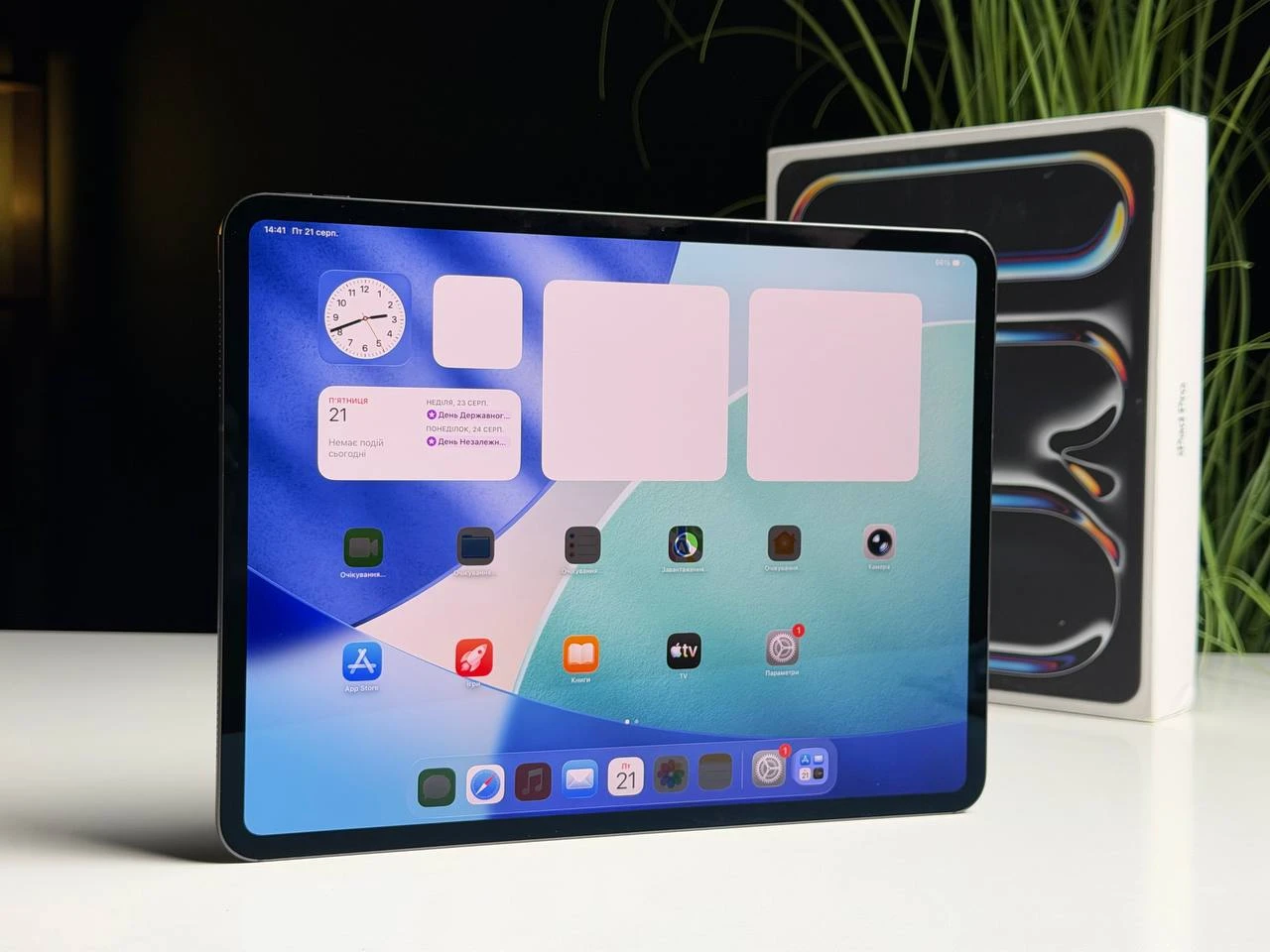 OPEN BOX Планшет Apple iPad Pro 13" M4 2024 Wi-Fi + Cellular 512GB with Standard glass - Space Black (MVXU3) - Стан: ідеальний | Акумулятор: 100% | Комплектація: повний | Гарантія: 3 міс.