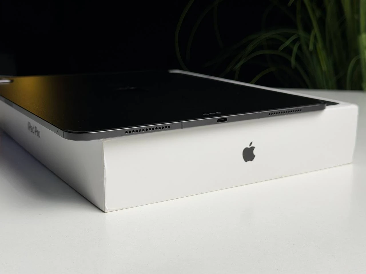OPEN BOX Планшет Apple iPad Pro 13" M4 2024 Wi-Fi + Cellular 512GB with Standard glass - Space Black (MVXU3) - Стан: ідеальний | Акумулятор: 100% | Комплектація: повний | Гарантія: 3 міс.