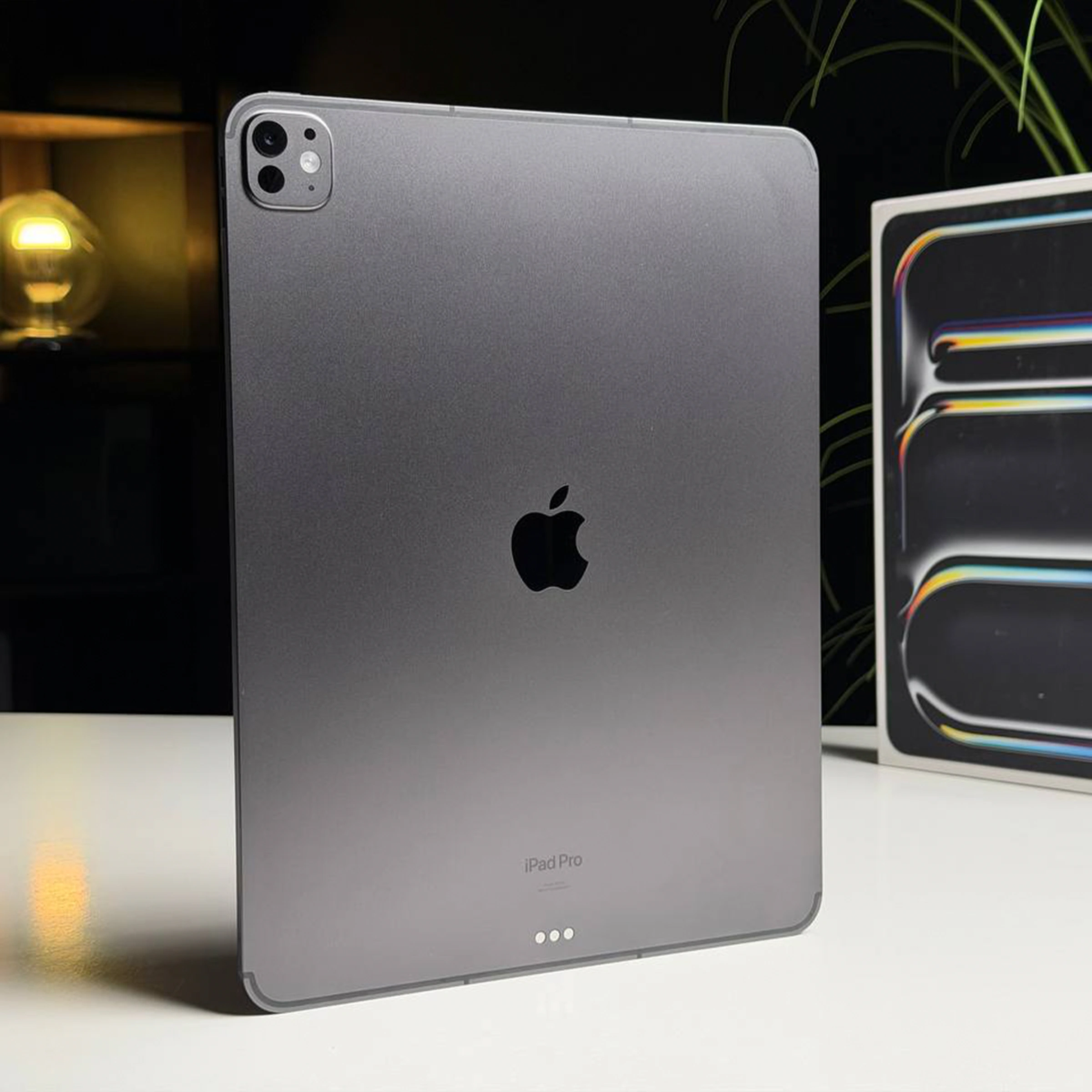 OPEN BOX Планшет Apple iPad Pro 13" M4 2024 Wi-Fi + Cellular 512GB with Standard glass - Space Black (MVXU3) - Стан: ідеальний | Акумулятор: 100% | Комплектація: повний | Гарантія: 3 міс.