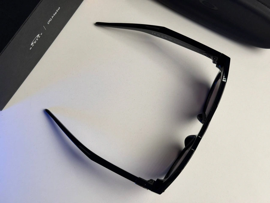OPEN BOX Смарт-окуляри Oakley | Meta HSTN - Black Frame / Prizm Black Polarized Lenses (OW8002‑0351) - Стан: ідеальний | Акумулятор: 100% | Комплектація: повний | Гарантія: 3 міс.