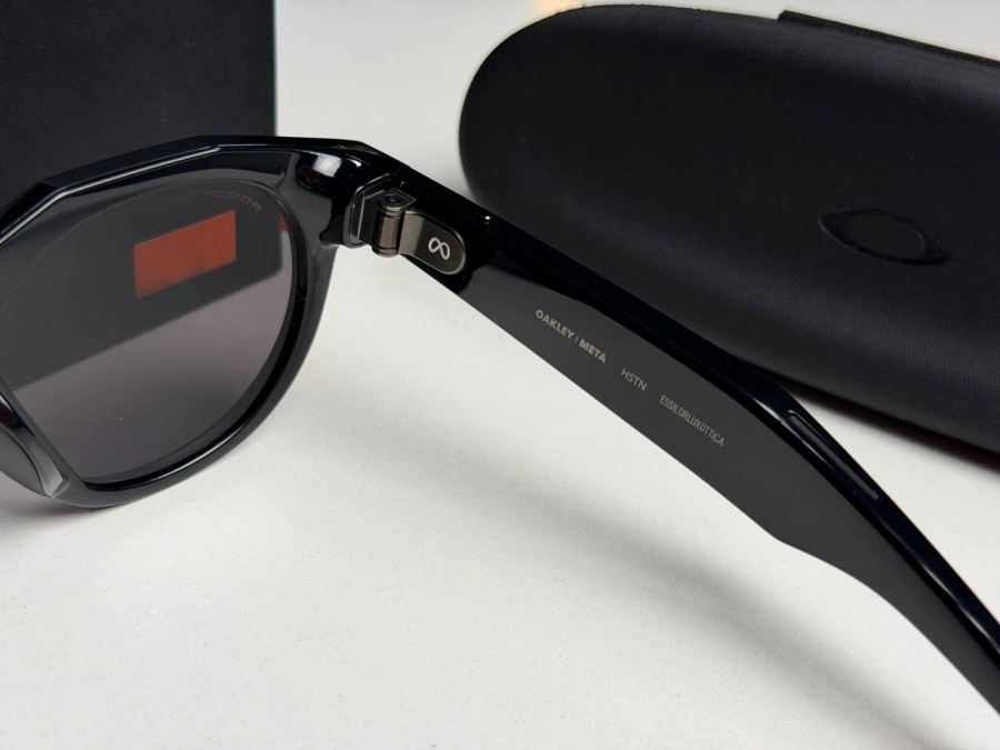 OPEN BOX Смарт-окуляри Oakley | Meta HSTN - Black Frame / Prizm Black Polarized Lenses (OW8002‑0351) - Стан: ідеальний | Акумулятор: 100% | Комплектація: повний | Гарантія: 3 міс.