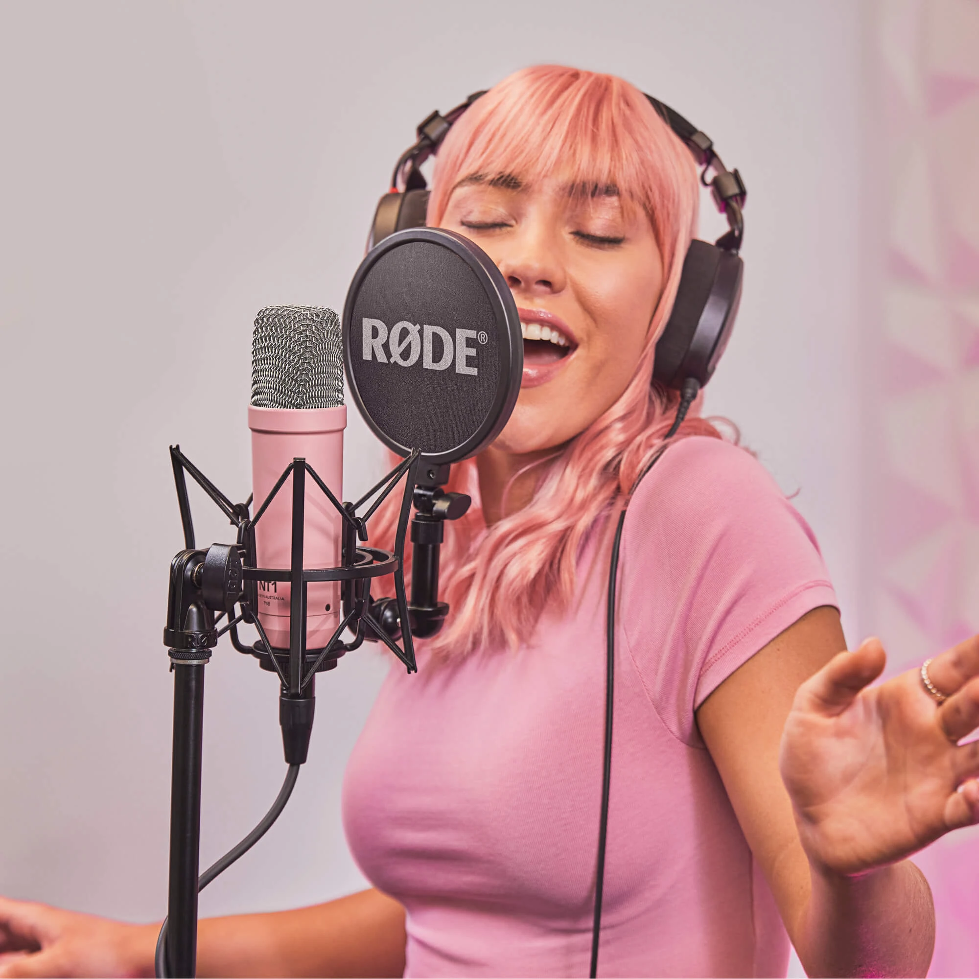 Студійний мікрофон RODE NT1 Signature - Pink (NT1SIGNATUREPINK)