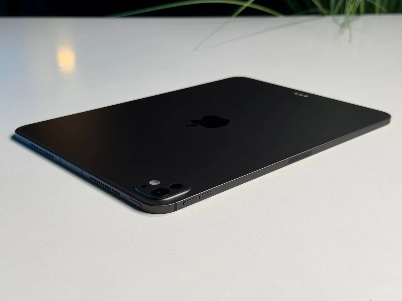 ВІТРИННИЙ Apple iPad Pro 11" M5 2025 Wi-Fi + Cellular 512GB with Standard glass - Space Black (ME2Q4) - Стан: ідеальний | Акумулятор: 100% | Комплектація: iPad, кабель | Гарантія: 3 міс.