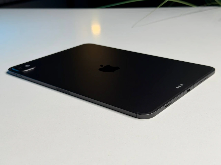 ВІТРИННИЙ Apple iPad Pro 11" M5 2025 Wi-Fi + Cellular 512GB with Standard glass - Space Black (ME2Q4) - Стан: ідеальний | Акумулятор: 100% | Комплектація: iPad, кабель | Гарантія: 3 міс.