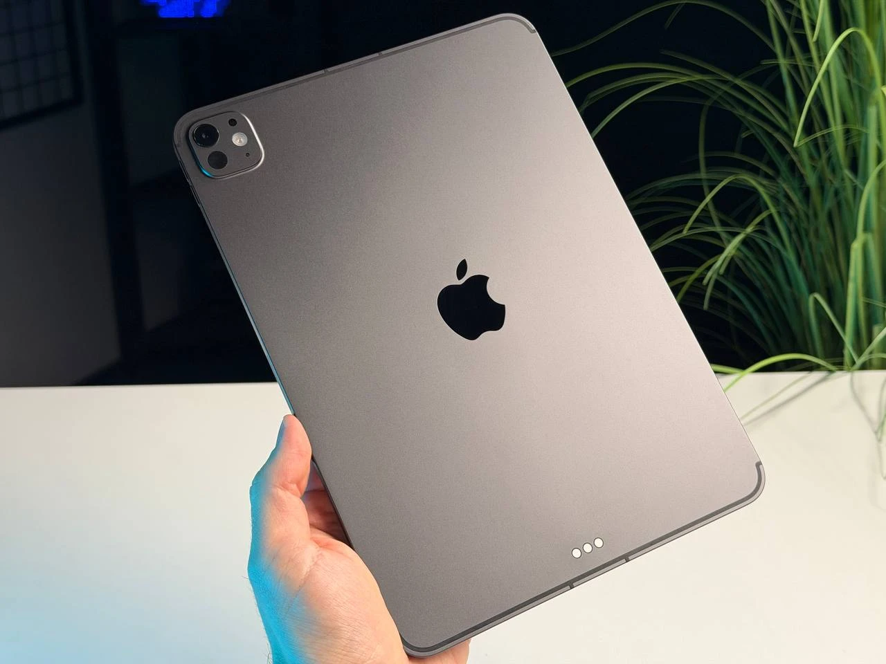 ВІТРИННИЙ Apple iPad Pro 11" M5 2025 Wi-Fi + Cellular 512GB with Standard glass - Space Black (ME2Q4) - Стан: ідеальний | Акумулятор: 100% | Комплектація: iPad, кабель | Гарантія: 3 міс.