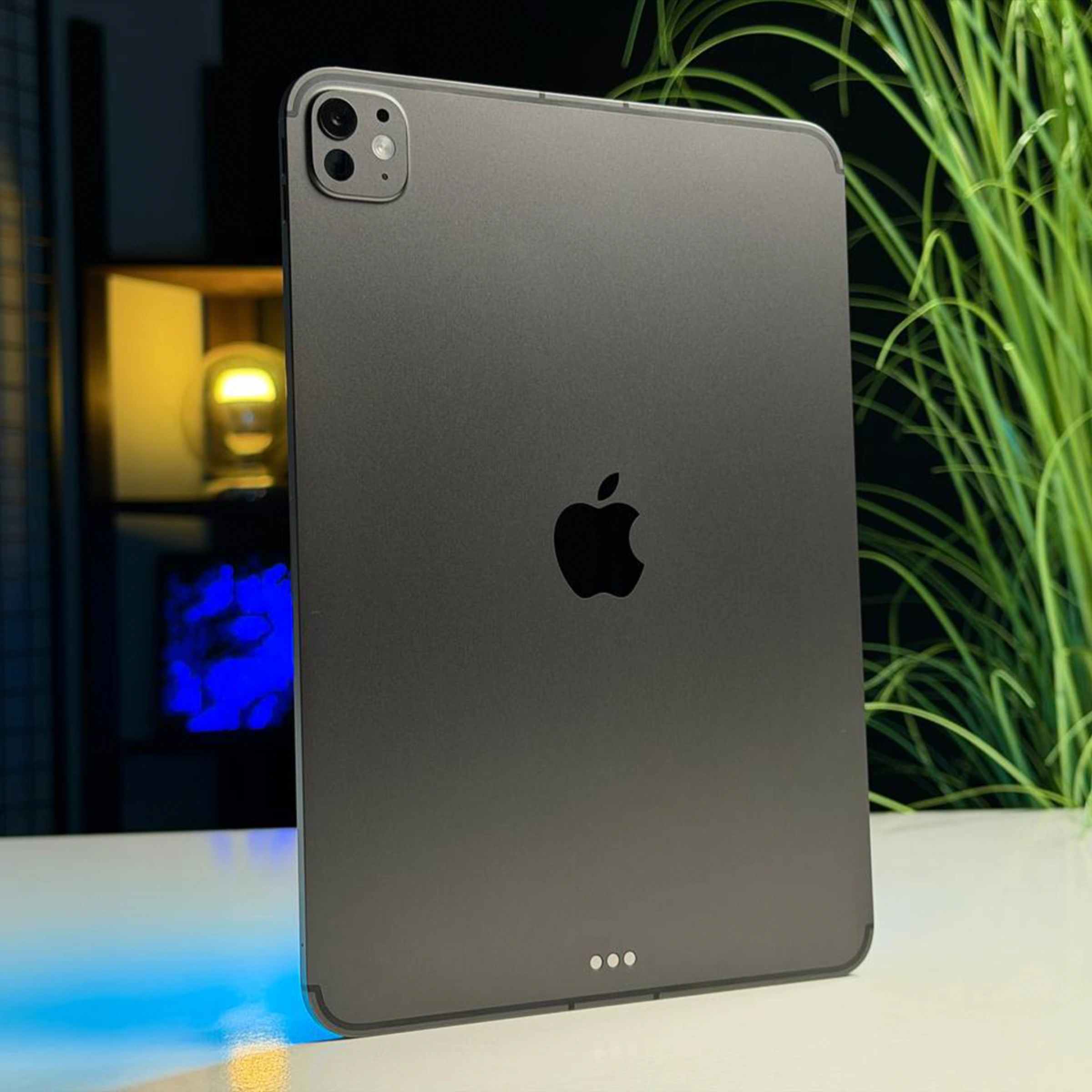 ВІТРИННИЙ Apple iPad Pro 11" M5 2025 Wi-Fi + Cellular 512GB with Standard glass - Space Black (ME2Q4) - Стан: ідеальний | Акумулятор: 100% | Комплектація: iPad, кабель | Гарантія: 3 міс.