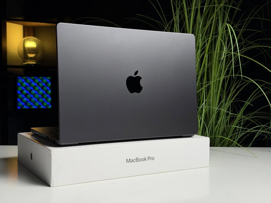 ВІТРИННИЙ Apple MacBook Pro 14" M5/10CPU/10GPU/16GB/512GB Space Black 2025 (MDE04) - Стан: гарний | Акумулятор: 100% | Комплектація: повний | Гарантія: 3 міс.