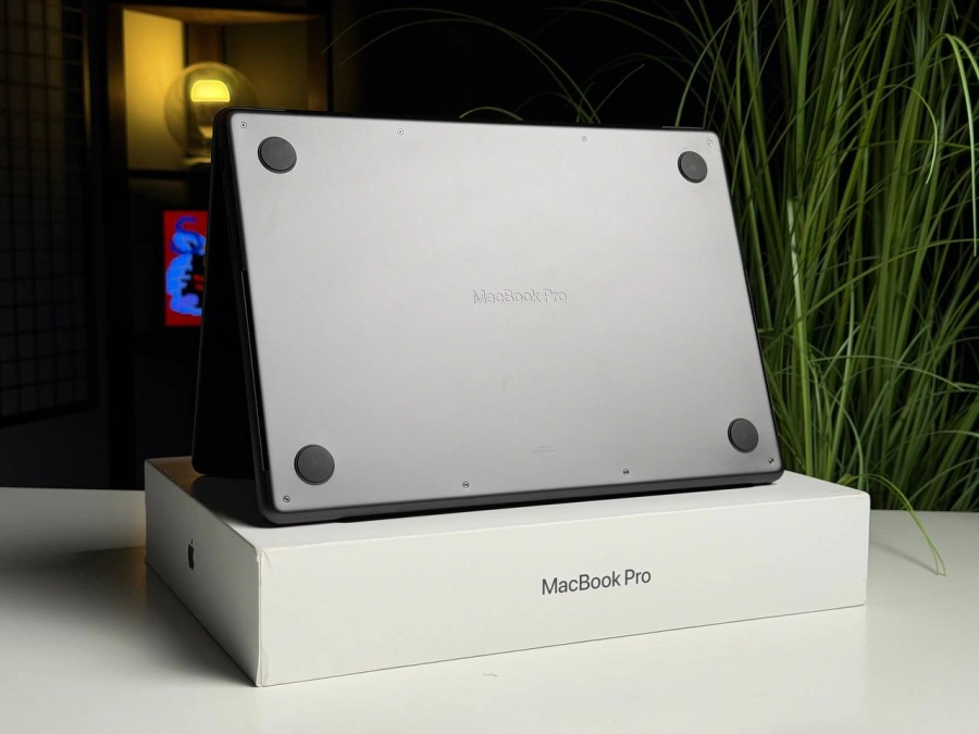 ВІТРИННИЙ Apple MacBook Pro 14" M5/10CPU/10GPU/16GB/512GB Space Black 2025 (MDE04) - Стан: гарний | Акумулятор: 100% | Комплектація: повний | Гарантія: 3 міс.