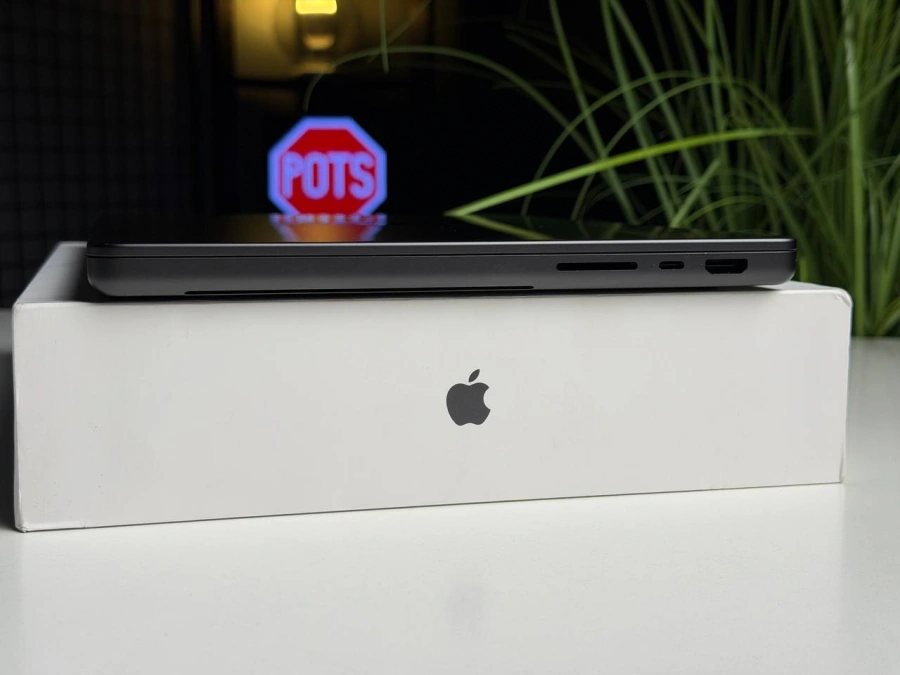 ВІТРИННИЙ Apple MacBook Pro 14" M5/10CPU/10GPU/16GB/512GB Space Black 2025 (MDE04) - Стан: гарний | Акумулятор: 100% | Комплектація: повний | Гарантія: 3 міс.