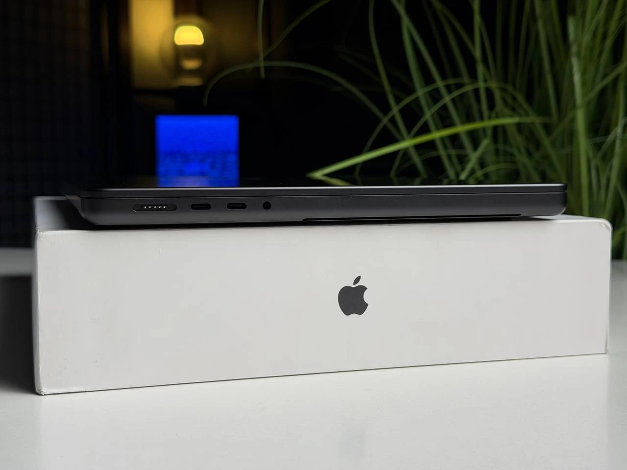 ВІТРИННИЙ Apple MacBook Pro 14" M5/10CPU/10GPU/16GB/512GB Space Black 2025 (MDE04) - Стан: гарний | Акумулятор: 100% | Комплектація: повний | Гарантія: 3 міс.