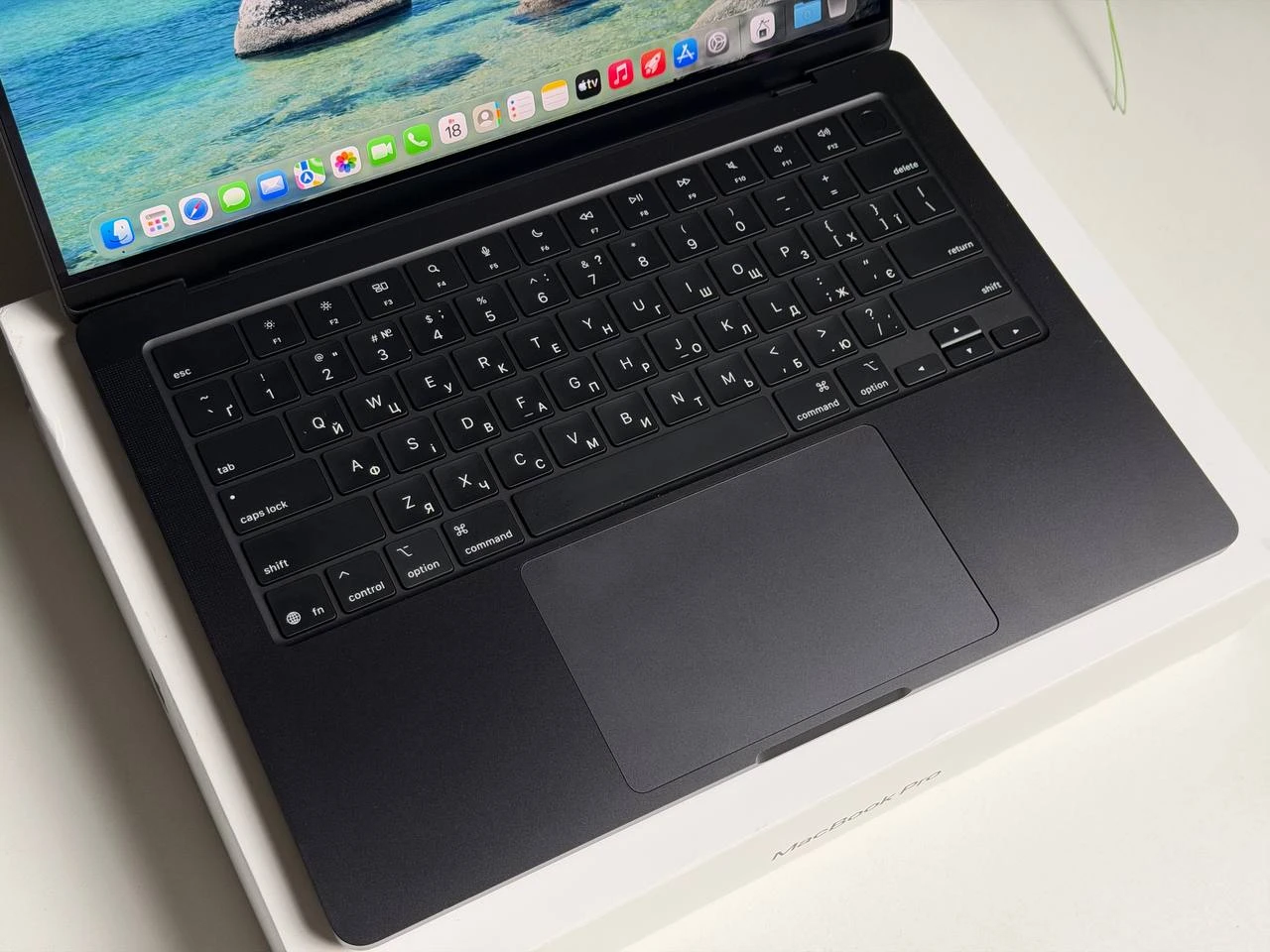 ВІТРИННИЙ Apple MacBook Pro 14" M5/10CPU/10GPU/16GB/512GB Space Black 2025 (MDE04) - Стан: гарний | Акумулятор: 100% | Комплектація: повний | Гарантія: 3 міс.