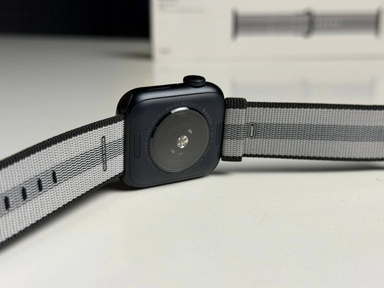 ВІТРИННИЙ Apple Watch SE 3 GPS + Cellular 40mm Midnight Aluminum Case with Black Stripe Woven Nylon Band (MEP94) - Стан: ідеальний | Акумулятор: 100% | Комплектація: повний, без коробки | Гарантія: 3 міс.