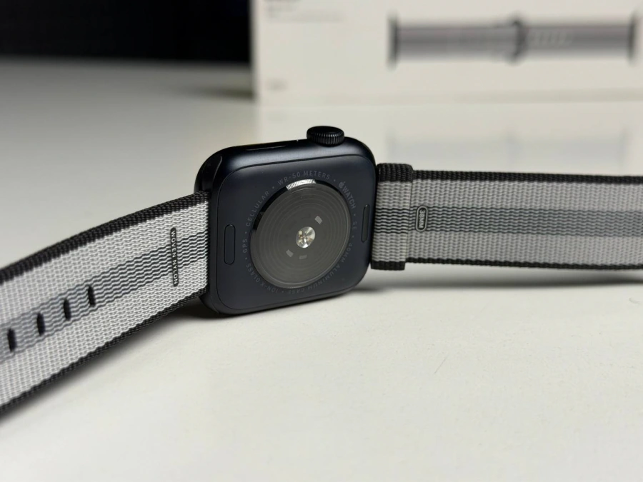 ВІТРИННИЙ Apple Watch SE 3 GPS + Cellular 40mm Midnight Aluminum Case with Black Stripe Woven Nylon Band (MEP94) - Стан: ідеальний | Акумулятор: 100% | Комплектація: повний, без коробки | Гарантія: 3 міс.