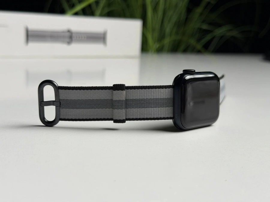 ВІТРИННИЙ Apple Watch SE 3 GPS + Cellular 40mm Midnight Aluminum Case with Black Stripe Woven Nylon Band (MEP94) - Стан: ідеальний | Акумулятор: 100% | Комплектація: повний, без коробки | Гарантія: 3 міс.