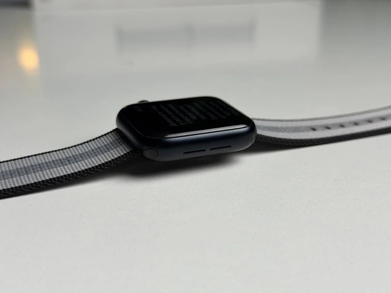 ВІТРИННИЙ Apple Watch SE 3 GPS + Cellular 40mm Midnight Aluminum Case with Black Stripe Woven Nylon Band (MEP94) - Стан: ідеальний | Акумулятор: 100% | Комплектація: повний, без коробки | Гарантія: 3 міс.