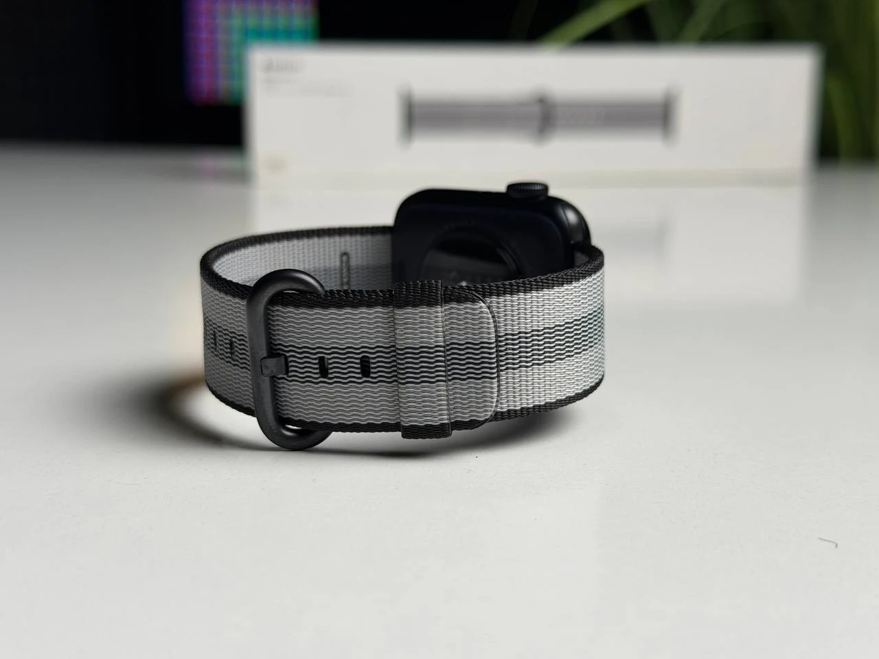 ВІТРИННИЙ Apple Watch SE 3 GPS + Cellular 40mm Midnight Aluminum Case with Black Stripe Woven Nylon Band (MEP94) - Стан: ідеальний | Акумулятор: 100% | Комплектація: повний, без коробки | Гарантія: 3 міс.