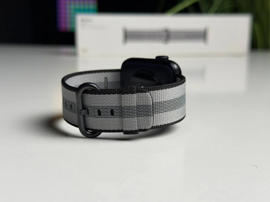 ВІТРИННИЙ Apple Watch SE 3 GPS + Cellular 40mm Midnight Aluminum Case with Black Stripe Woven Nylon Band (MEP94) - Стан: ідеальний | Акумулятор: 100% | Комплектація: повний, без коробки | Гарантія: 3 міс.
