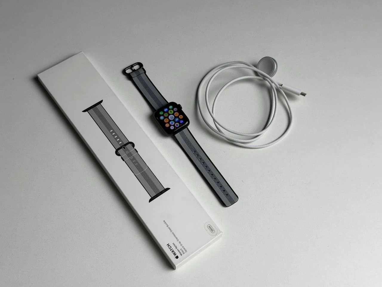 ВІТРИННИЙ Apple Watch SE 3 GPS + Cellular 40mm Midnight Aluminum Case with Black Stripe Woven Nylon Band (MEP94) - Стан: ідеальний | Акумулятор: 100% | Комплектація: повний, без коробки | Гарантія: 3 міс.