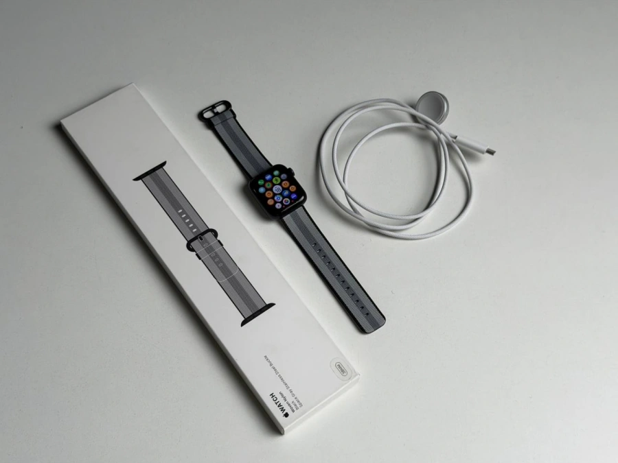 ВІТРИННИЙ Apple Watch SE 3 GPS + Cellular 40mm Midnight Aluminum Case with Black Stripe Woven Nylon Band (MEP94) - Стан: ідеальний | Акумулятор: 100% | Комплектація: повний, без коробки | Гарантія: 3 міс.