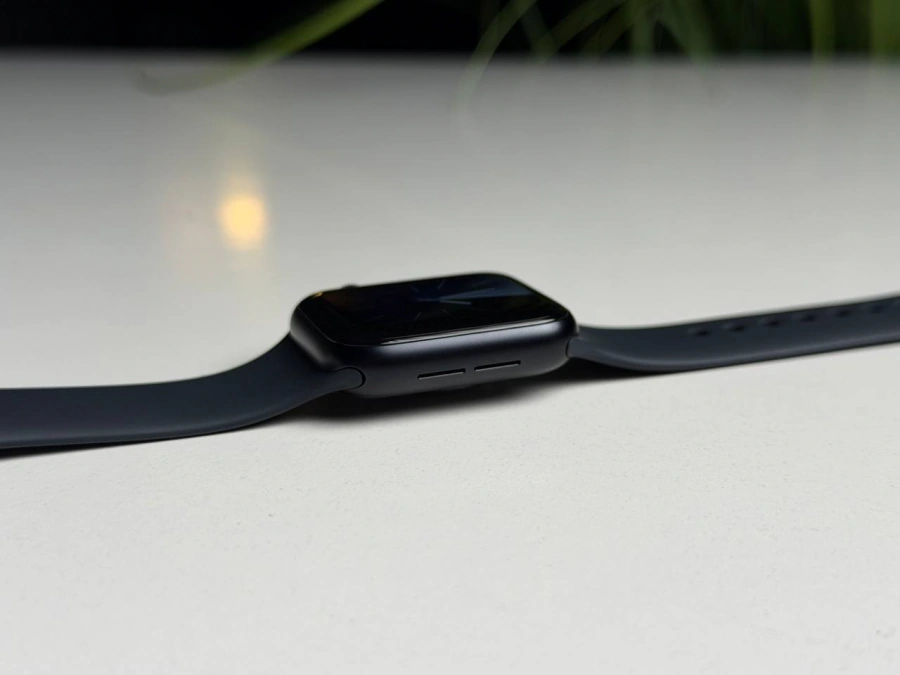 ВІТРИННИЙ Apple Watch SE 3 GPS + Cellular 40mm Midnight Aluminum Case with Midnight Sport Band - S/M (MEP94) - Стан: ідеальний | Акумулятор: 100% | Комплектація: повний, без коробки | Гарантія: 3 міс.