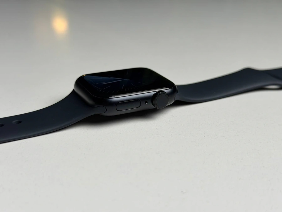 ВІТРИННИЙ Apple Watch SE 3 GPS + Cellular 40mm Midnight Aluminum Case with Midnight Sport Band - S/M (MEP94) - Стан: ідеальний | Акумулятор: 100% | Комплектація: повний, без коробки | Гарантія: 3 міс.