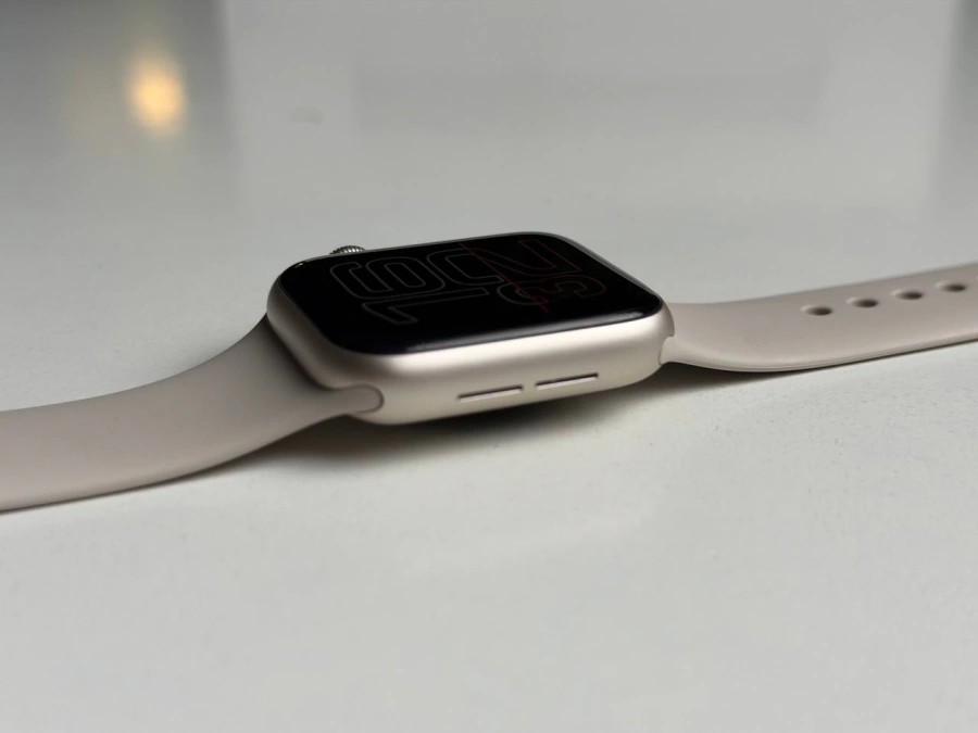 ВІТРИННИЙ Apple Watch SE 3 GPS + Cellular 40mm Starlight Aluminum Case with Starlight Sport Band - S/M (MEP64) - Стан: ідеальний | Акумулятор: 100% | Комплектація: повний, без коробки | Гарантія: 3 міс.